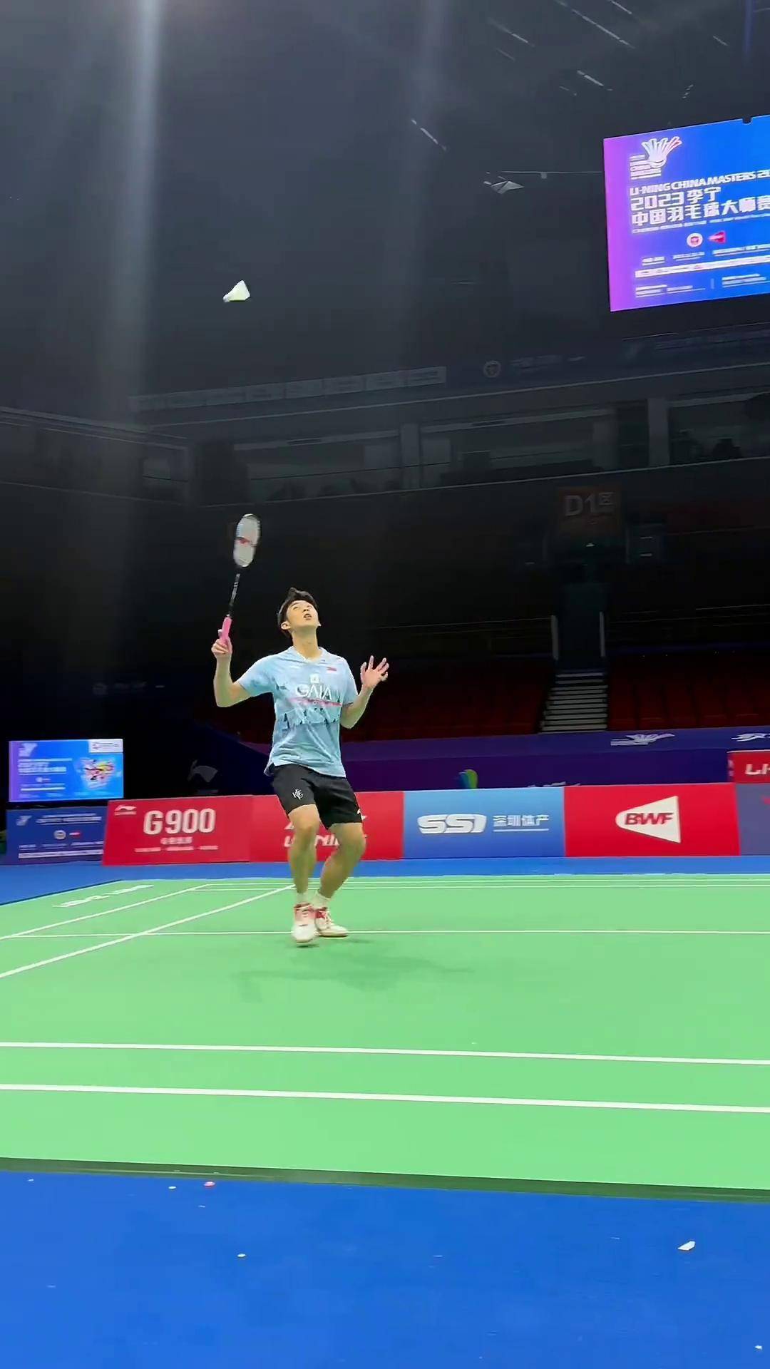 使得两人在 使得两人在