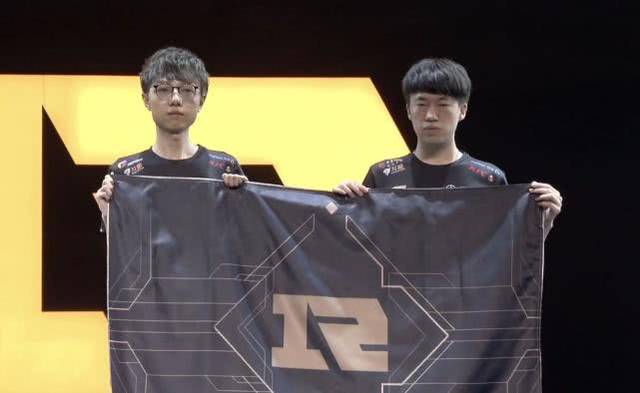 在广袤无垠 在广袤无垠