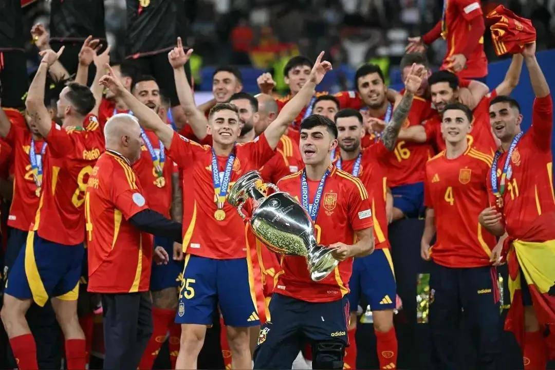 阿森纳14岁少年引多家俱乐部关注 成年模版厄德高.